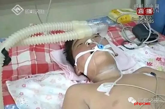 劉少攀今年12歲，魏縣人，得了格林巴利綜合征，在邯鄲市第一醫(yī)院兒科急診救治，每天需要一萬多的費用，這對一個年收入不到兩萬元，而且還要撫養(yǎng)三個孩子的家庭來說，實在負(fù)擔(dān)不起，目前小少攀還沒有脫離危險期，生命垂危，希望有愛心人士能幫幫他，小少攀父親的電話:15231093608