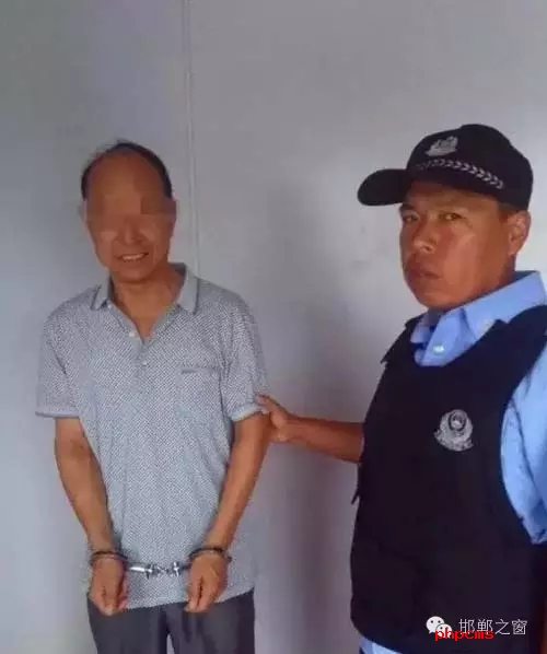 8月9日6時許，邯鄲大名鋪上高速口檢查站執(zhí)勤民警對一輛白色捷達車進行安檢時，車上一名男乘客自稱忘帶身份證，民警遂讓該男子提供其身份證號。經(jīng)核查，該男子為許某良，系涉嫌保險詐騙網(wǎng)上逃犯。該許于5月31日，騙取國家養(yǎng)老保險金12萬余元，被魏縣公安局網(wǎng)上追逃。