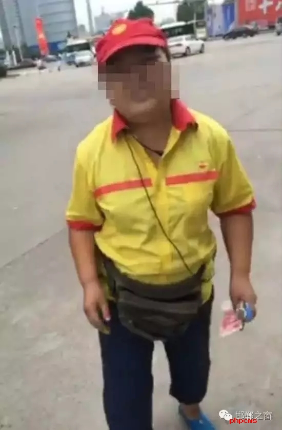 8月11日，一則內(nèi)容為“邯鄲一加油站‘缺斤短兩’”的視頻引起社會(huì)廣泛關(guān)注。記者從涉事的聯(lián)潤(rùn)美迪加油站證實(shí)確有此“糾紛”，對(duì)此，轄區(qū)復(fù)興公安勝利橋派出所已介入調(diào)查，同時(shí)，復(fù)興區(qū)市場(chǎng)監(jiān)督局回應(yīng)已封存涉事加油機(jī)，將對(duì)其進(jìn)行計(jì)量檢定。