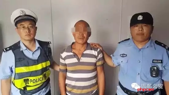 8月12日9時許，邯鄲大名鋪上高速口檢查站執(zhí)勤民警在對一輛由魏縣開往北京客車進行安檢時，發(fā)現一名網上逃犯。經核查，該男子為王某平，系涉嫌濫伐林木網上逃犯。該王于今年3月份在未有辦理《林木采伐許可證》的情況下，亂砍濫伐林木97棵。